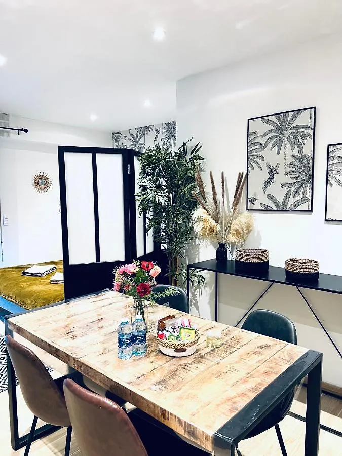 CANNES BAY - LES ARENES - Appartement cosy avec parking 0*,